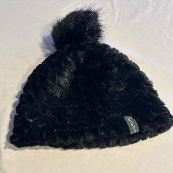Calvin Klein Women's Faux Fur Winter Hat - Black Beanie With Black PomPom soft - Picture 1 of 6